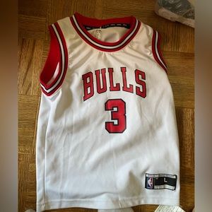 Bulls jersey for boys size L